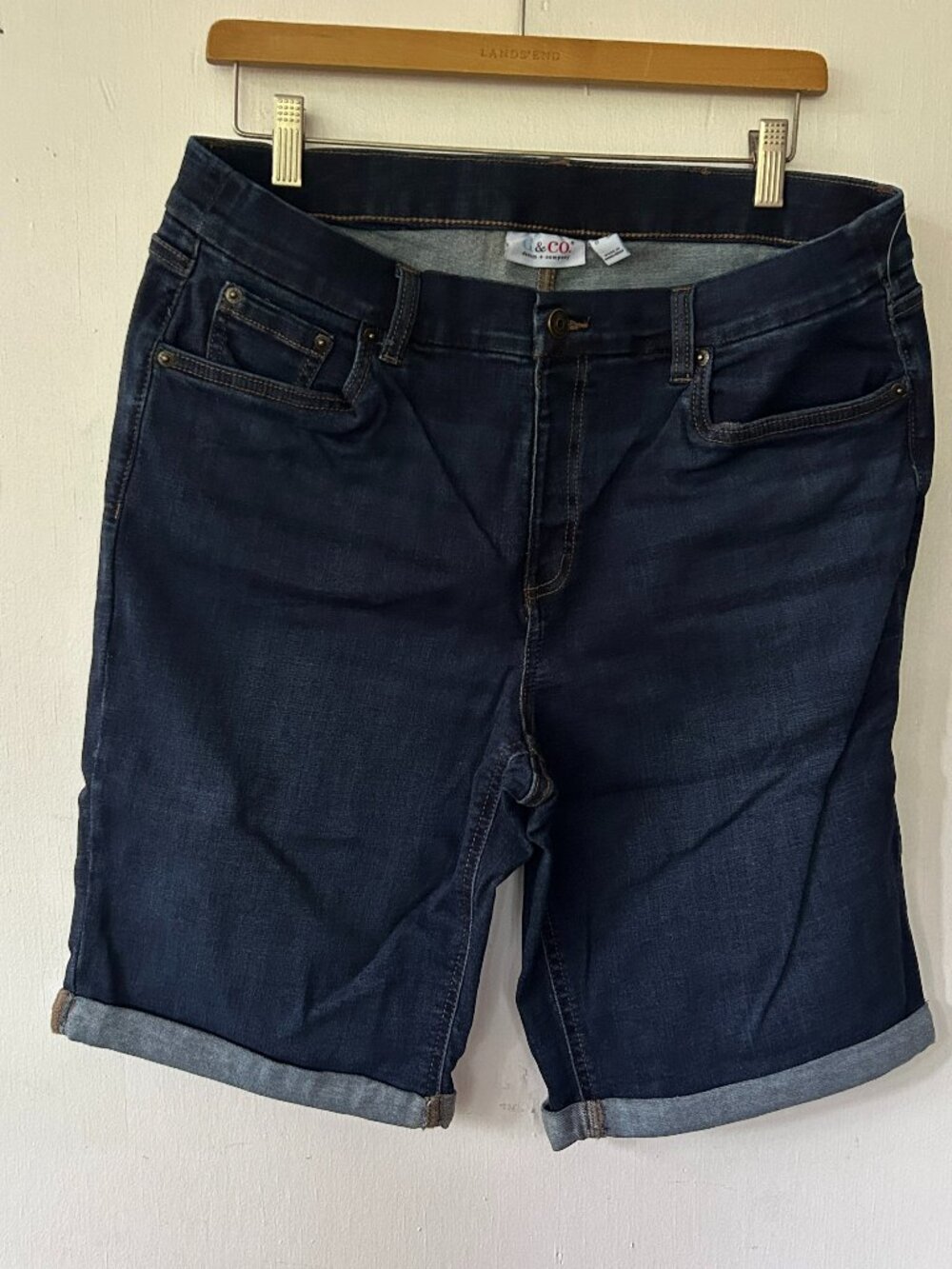 D&Co Bermuda Shorts Womens 16 Pull On Stretchy Dark Wash Denim Modest Pockets